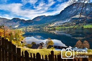 Blick auf Grundlsee im Herbst