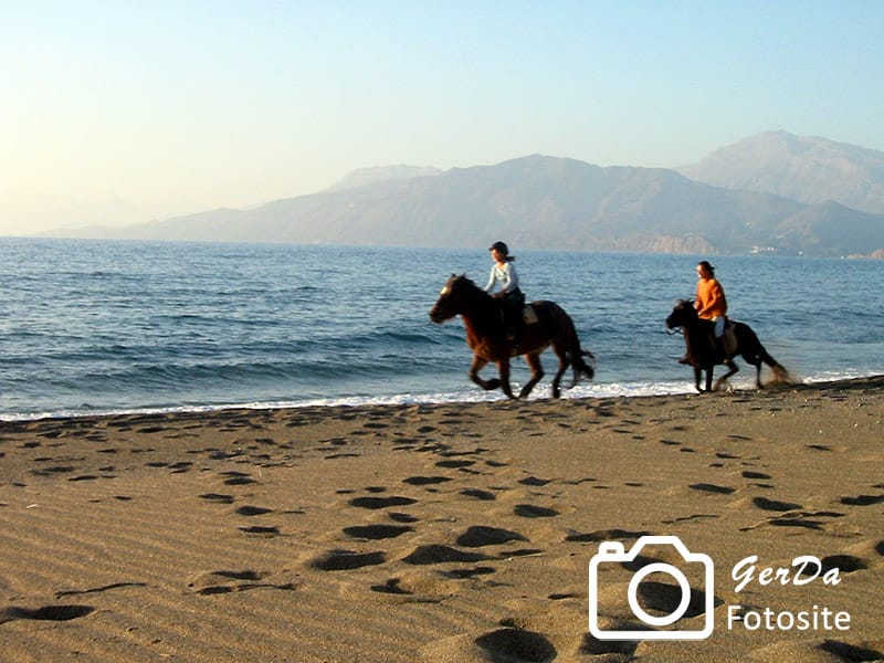 Reiterinnen am Como Beach - Kreta Reiterinnen am Como Beach - Kreta